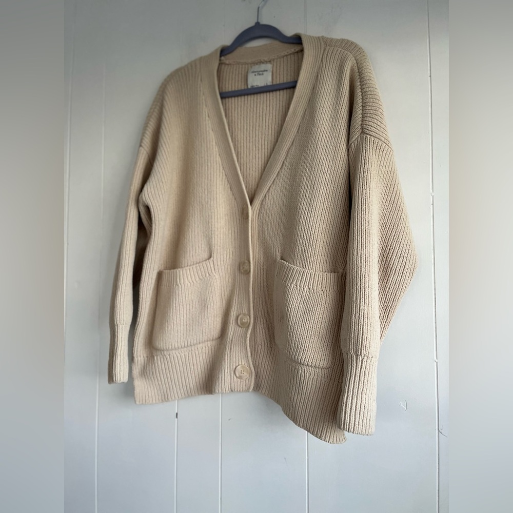 Abercrombie & Fitch Oversized Cream Cardigan
Buttons Pockets Size Small - Picture 6 of 15